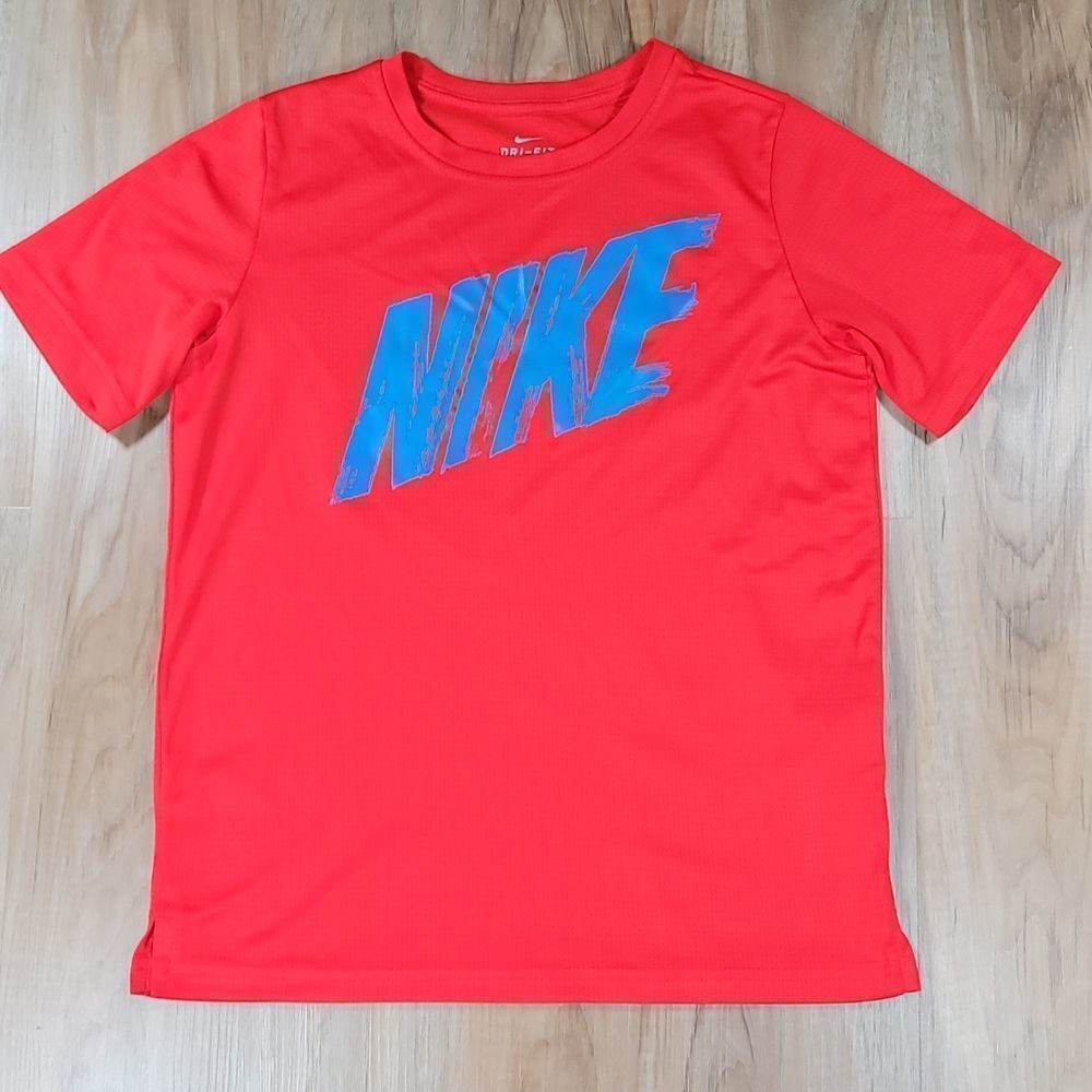 🧡Nike Red Short Sleeve Athletic Top Large